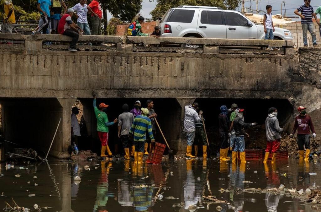 IMA sigue avanzando con el Plan de Limpieza de Cañadas en la ciudad de Maracaibo.